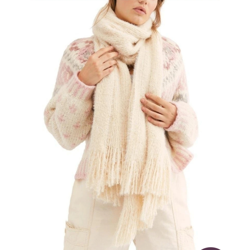 🌼❄️Free People Whisper Fringe Scarf - Picture 2 of 9